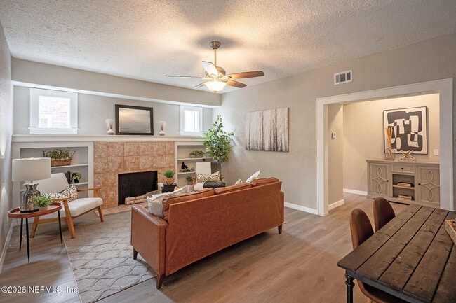 Building Photo - 325 Alder St