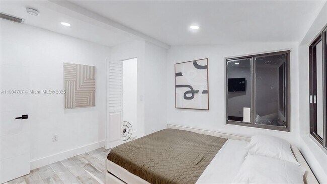 Building Photo - 2525 Garfield St