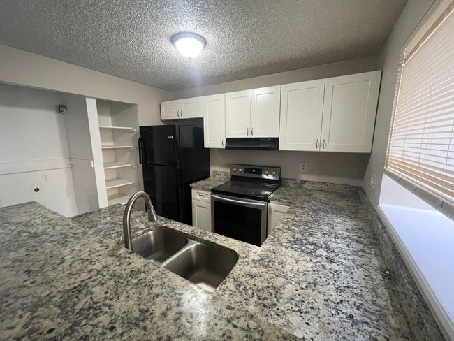 Building Photo - 2 Bedroom 2 Bathroom Townhouse Near Quincy and Buckley!! **Special**