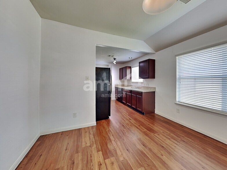 Building Photo - 6019 Brenwood Trails Ln