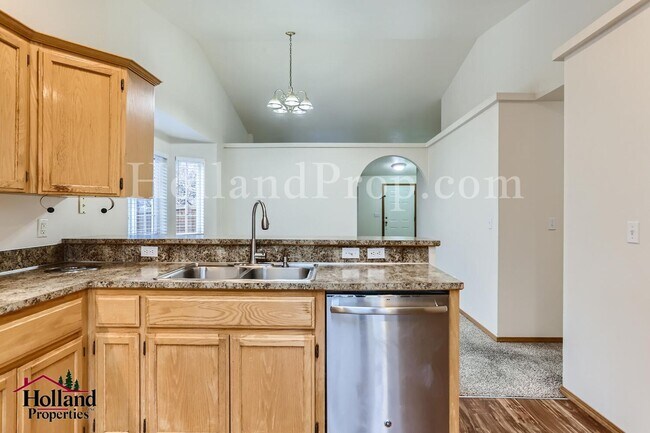 Building Photo - Lovely 3-Bedroom Hillsboro Home with A/C!