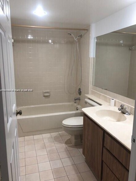 Building Photo - 1715 Whitehall Dr