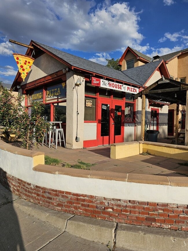 Building Photo - 912 7th St NW