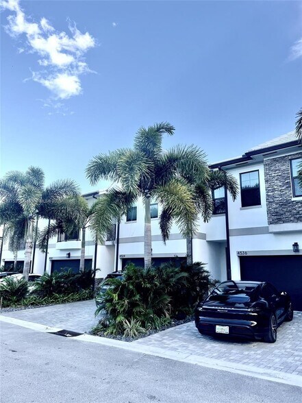Primary Photo - 4536 S Aqua Bella Ln