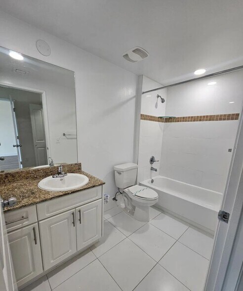 Building Photo - 9375 SW 77th Ave