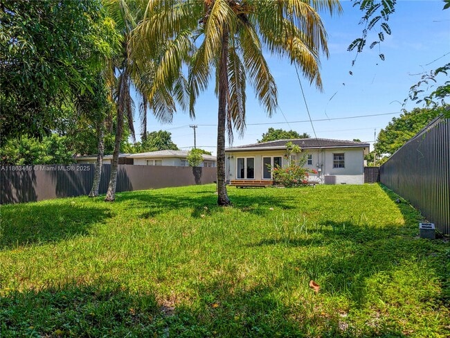 Building Photo - 820 NW 31st Ave