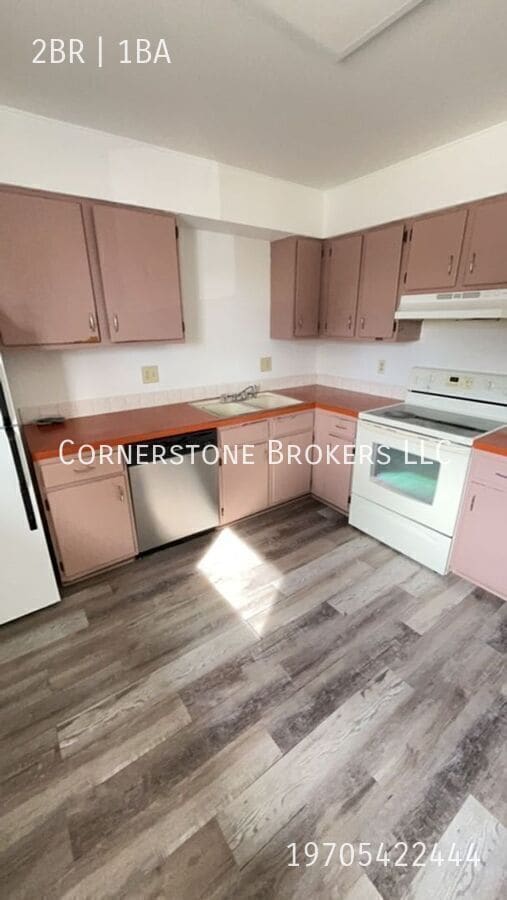 Building Photo - 624 Maple St