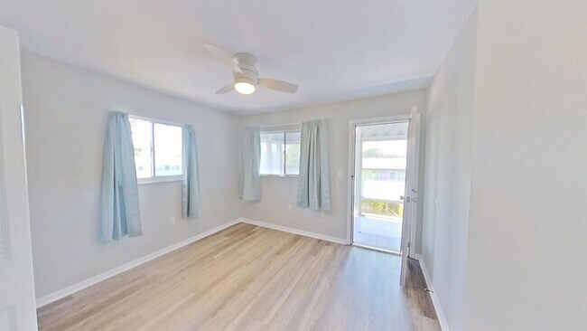 Building Photo - 2-bedroom 2-bathroom Top Corner Unit Condo