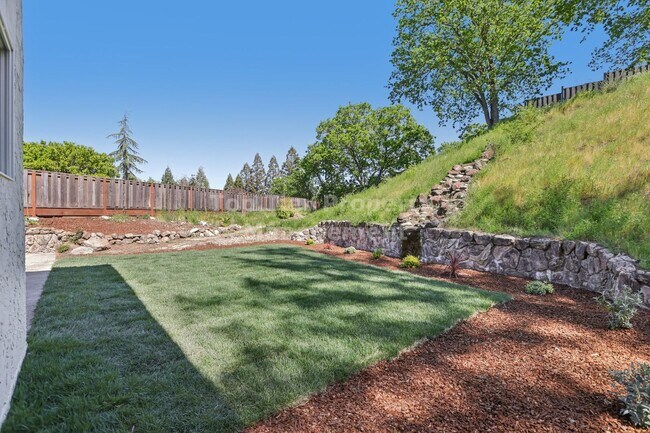 Building Photo - 44 Lariat Ct