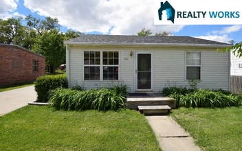 Building Photo - Cute 2 bed Home!