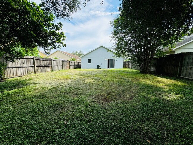 Building Photo - Beautiful 3br 2ba fenced home!