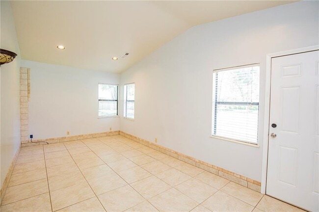Building Photo - 2726 W Highland Cir