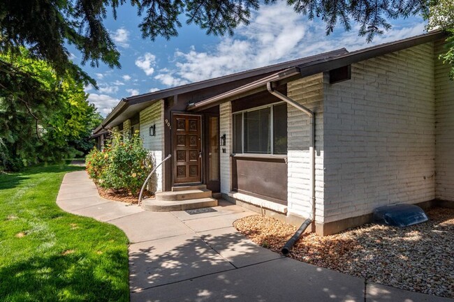 Building Photo - 901 3 Fountains Dr