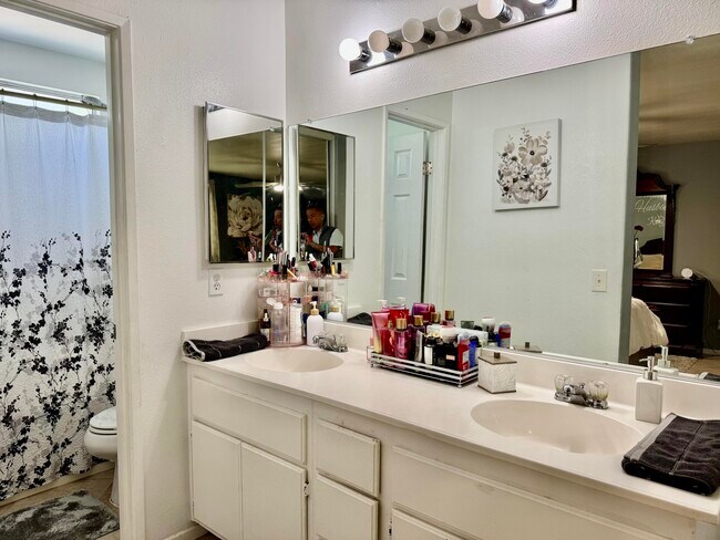 Building Photo - 13539 Quinta Way