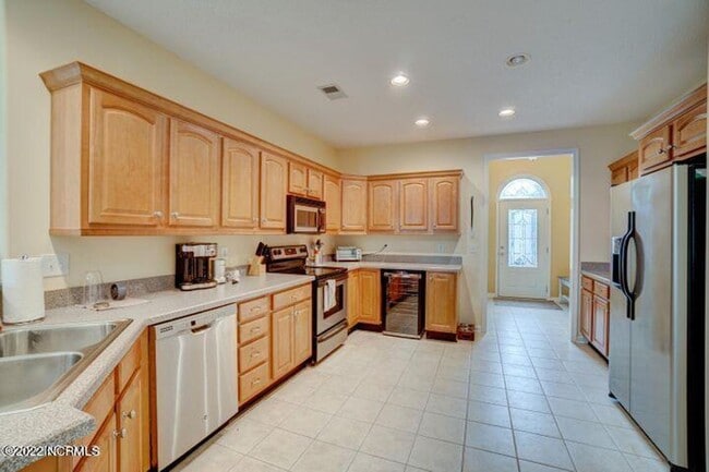 Building Photo - BEAUTIFUL BRICK HOME IN BRUNSWICK PLANTATION