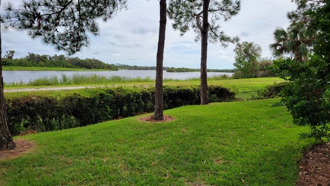 Building Photo - Annual UNfurnished 2/2 ground floor condo in water front boating community