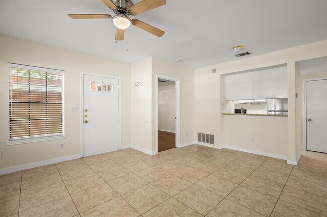 Building Photo - 712 W 21st St