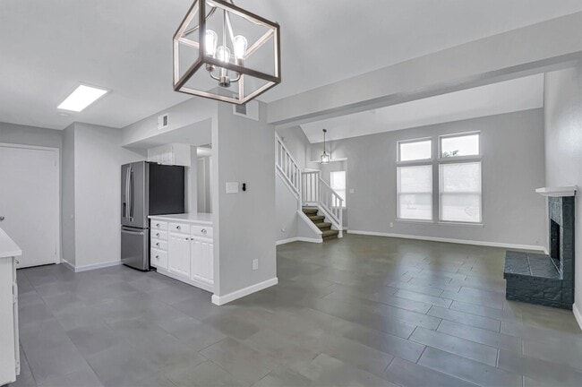 Building Photo - 401 S Cannady Dr
