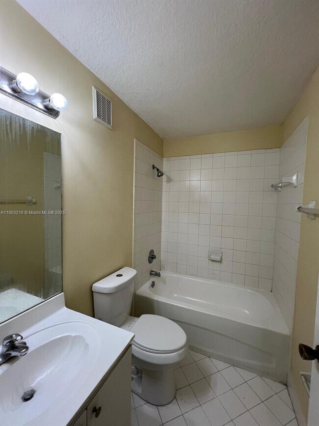 Building Photo - 1260 SE 31st Ct