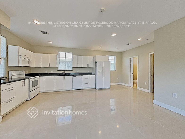 Building Photo - 1705 Johnson St