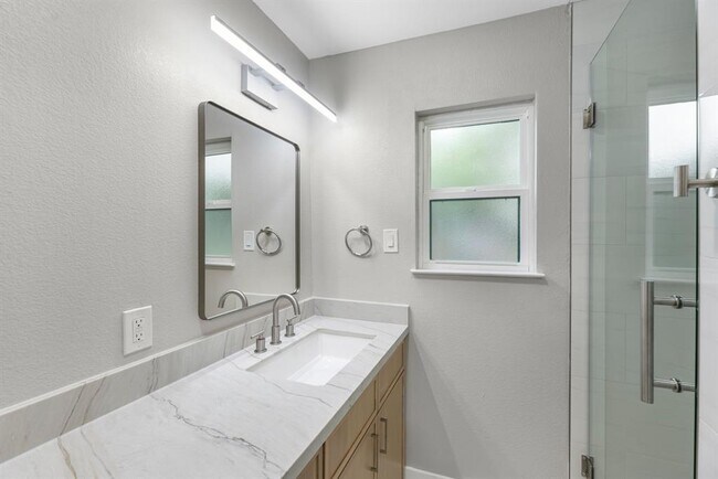 Building Photo - 8219 Wateka Cir