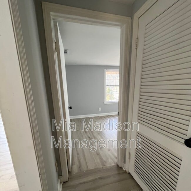 Building Photo - 40 Wesley St