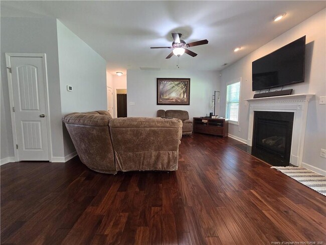 Building Photo - 410 Sedgefield Dr