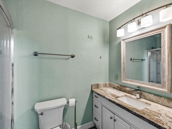 Building Photo - 334 Paradise Dr