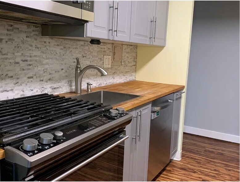 Building Photo - 5909 Tamar Dr