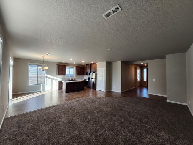 Building Photo - West Richland Contemporary Style Living!