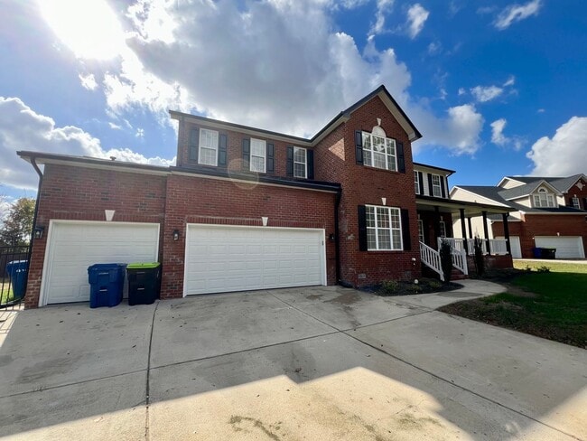 Building Photo - Four bedroom, 3.5 bath house in Elon!  Mus...