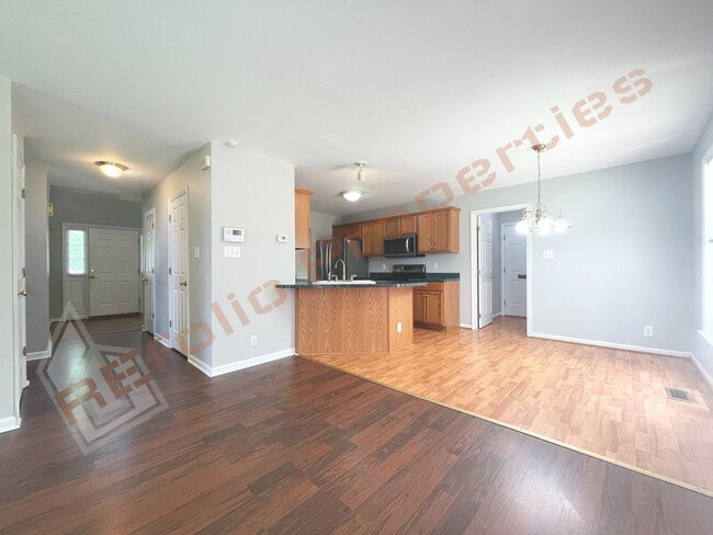 Building Photo - Beautiful 3 Bedroom 2 Car-Garage Home w/ H...