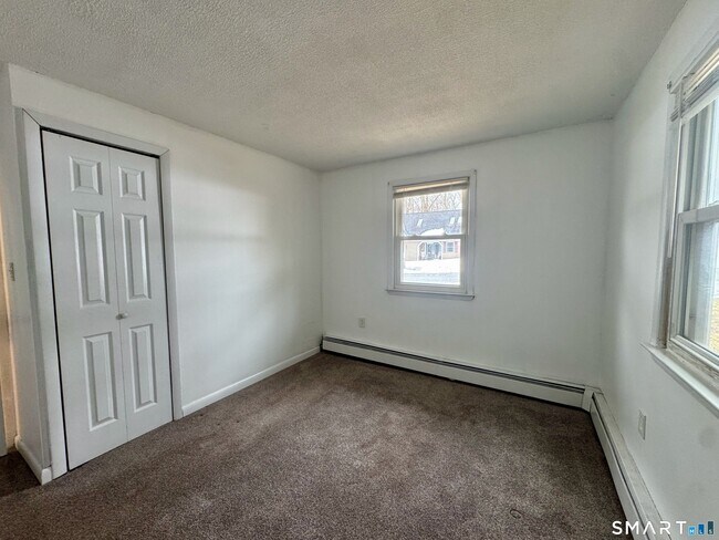 Building Photo - 12 Nutmeg Dr