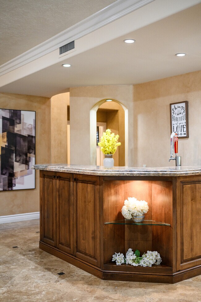 Building Photo - Elegant 5BR Furnished Estate with Pool & G...