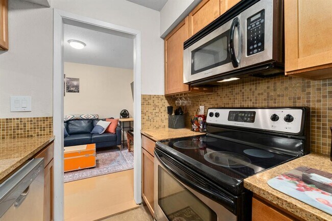 Building Photo - 3204 Menchaca Rd