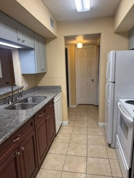 Building Photo - 16111 Aspenglenn Dr