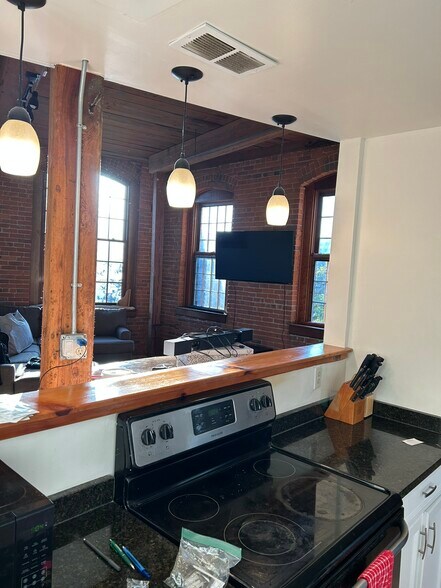 Building Photo - 555 S Water St