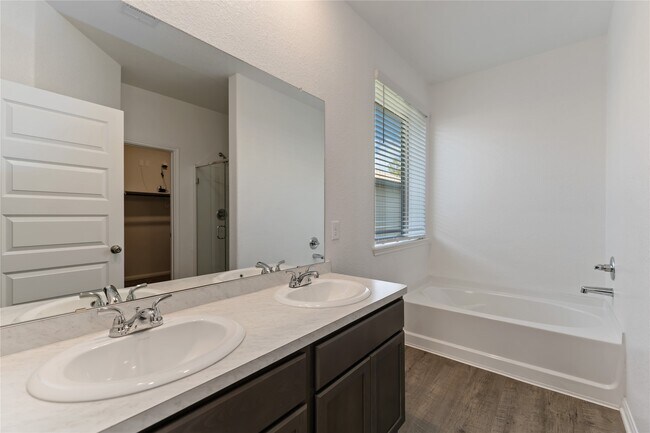 Building Photo - 25587 Blossom Ct