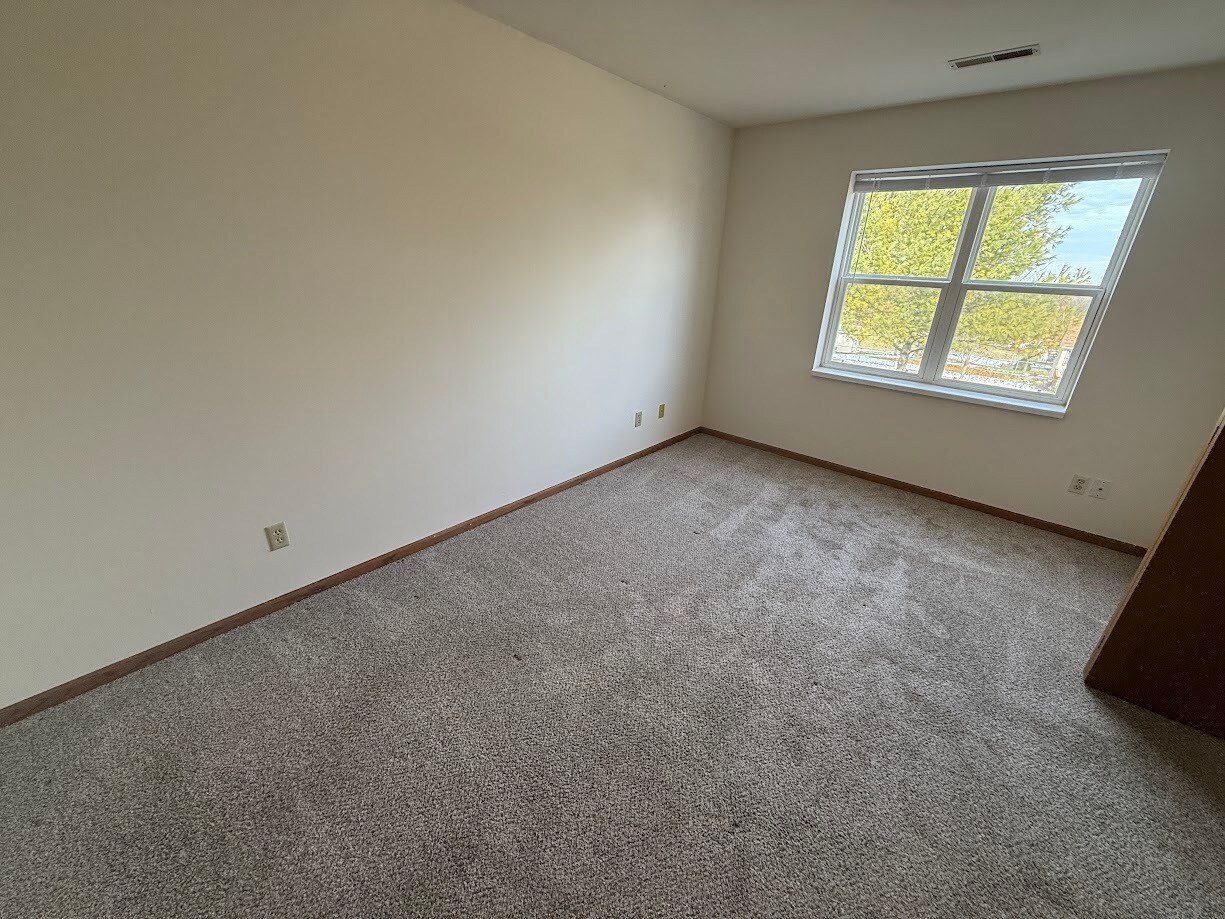 Building Photo - 1908 Fox Run