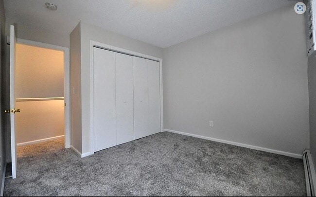 Building Photo - 1700 Farmington Ave