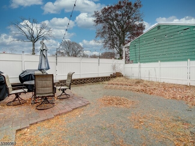 Building Photo - 2 Papakating Rd