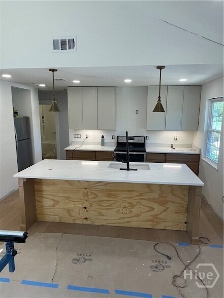 Building Photo - 63 Navigator Ln