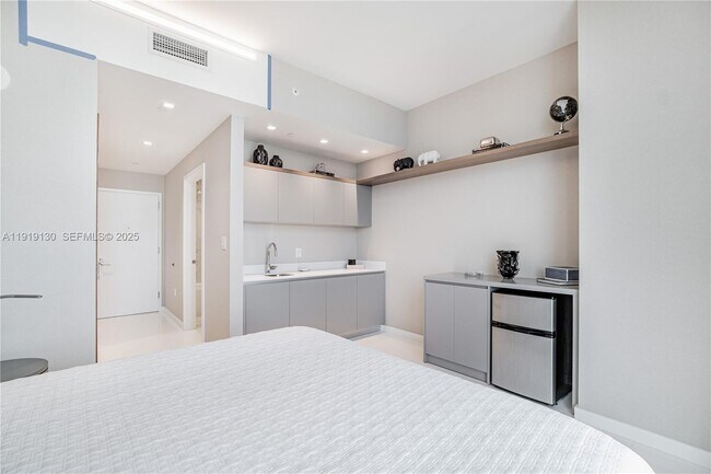 Building Photo - 851 NE 1st Ave