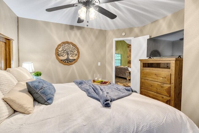 Building Photo - Move In Ready!!