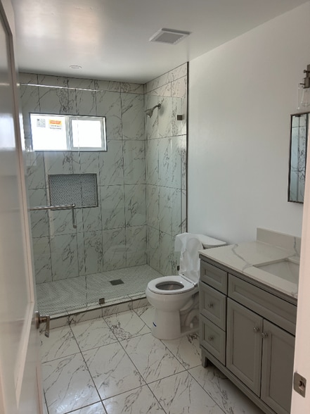 Building Photo - 1062 18th St