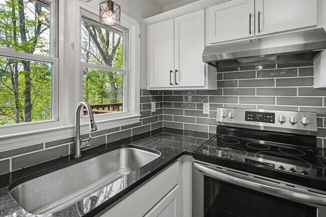 Building Photo - 415 Mountain View Rd