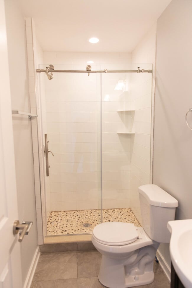 Building Photo - 1715 Monument St