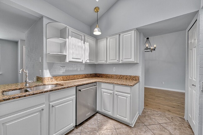 Building Photo - $3,600.00 - 4 Bedroom, 3.5 Bathroom, Singl...