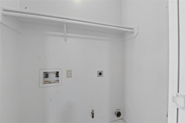 Building Photo - 2919 Blue Dawn Dr