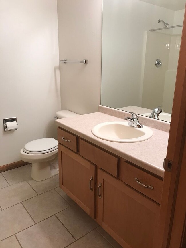 Building Photo - 2100 River Point Ct